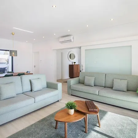 Sleeps 14 With Pool And Air Con Albufeira