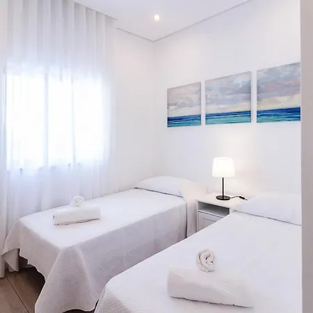 Sleeps 14 With Pool And Air Con *