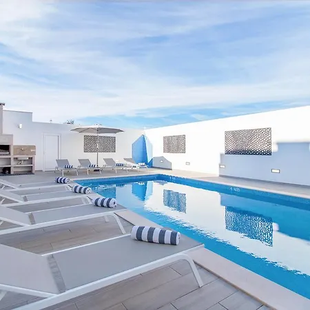 Sleeps 14 With Pool And Air Con Albufeira