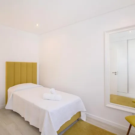 Villa Sleeps 14 With Pool And Air Con *