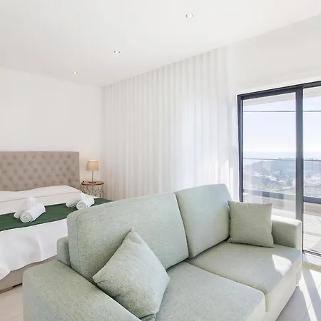 Villa Sleeps 14 With Pool And Air Con