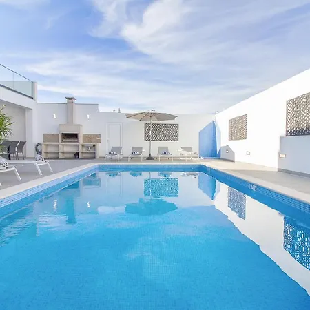Sleeps 14 With Pool And Air Con Villa Albufeira