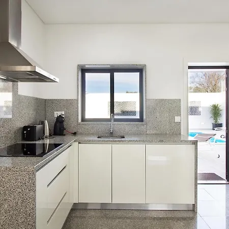 Villa Sleeps 14 With Pool And Air Con