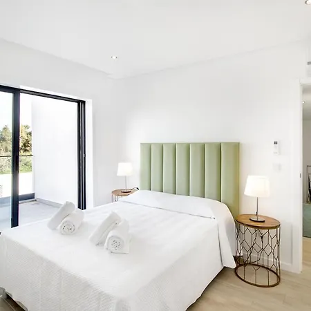 Sleeps 14 With Pool And Air Con Villa Albufeira