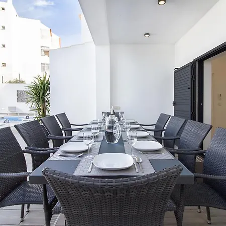 Villa Sleeps 14 With Pool And Air Con